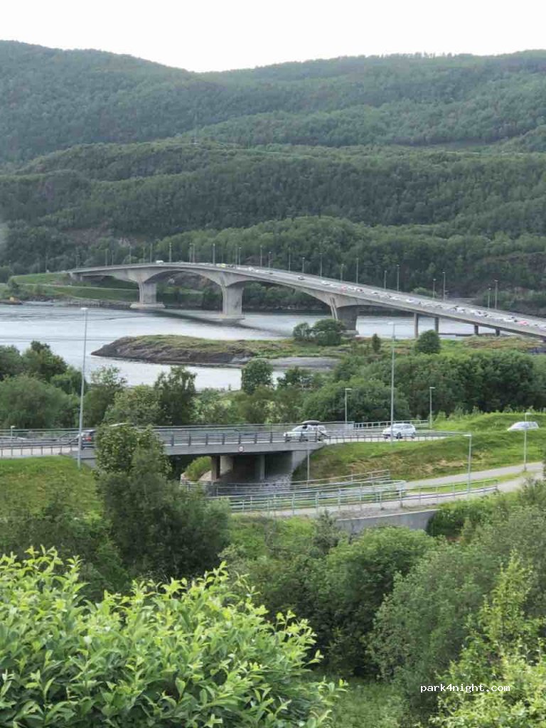()  - Tverlandsbrua — foto