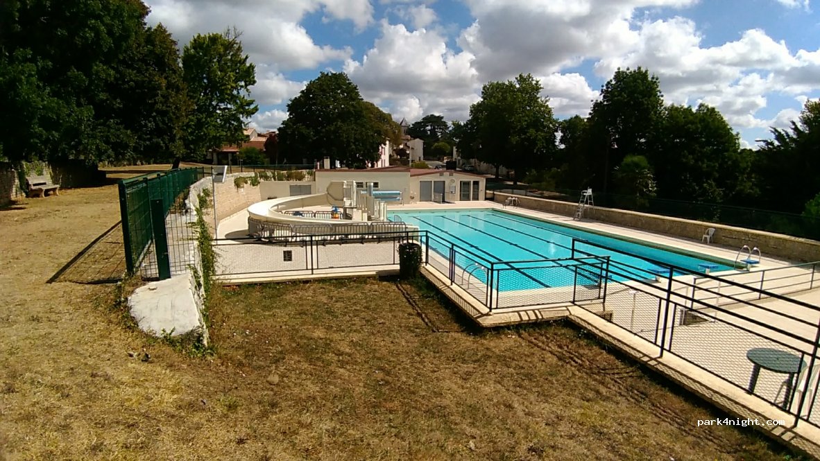 Aire de camping-car Celles-sur-Belle — foto