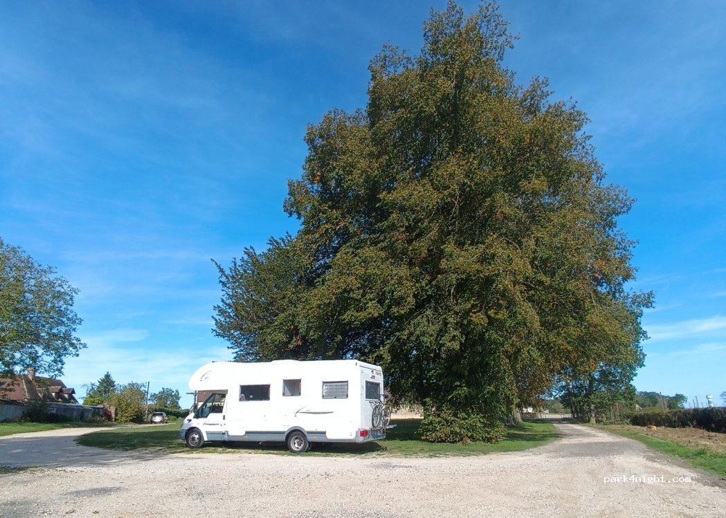 (28170) Maillebois - 3 Place des Marronniers Chennevier — foto