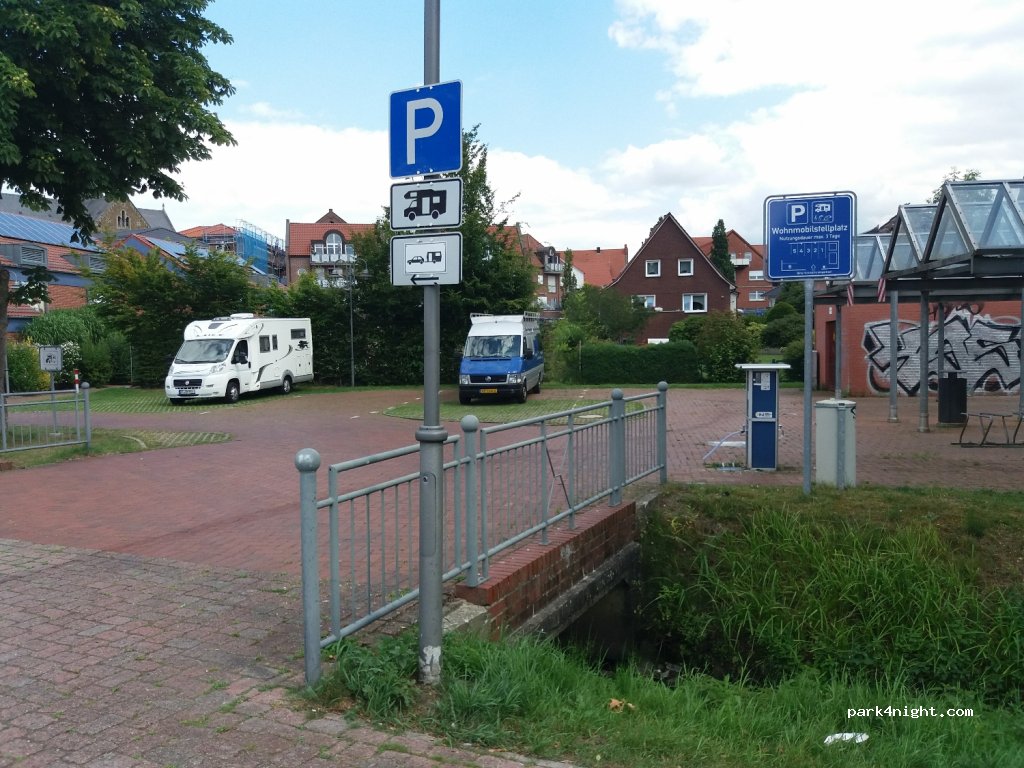 Wohnmobilstellplatz am Marktplatz in Ankum — foto