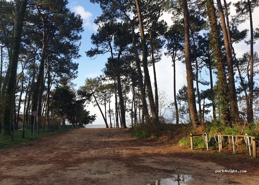 (33740) Arès - 2 Boulevard de l'Aérium — foto 4