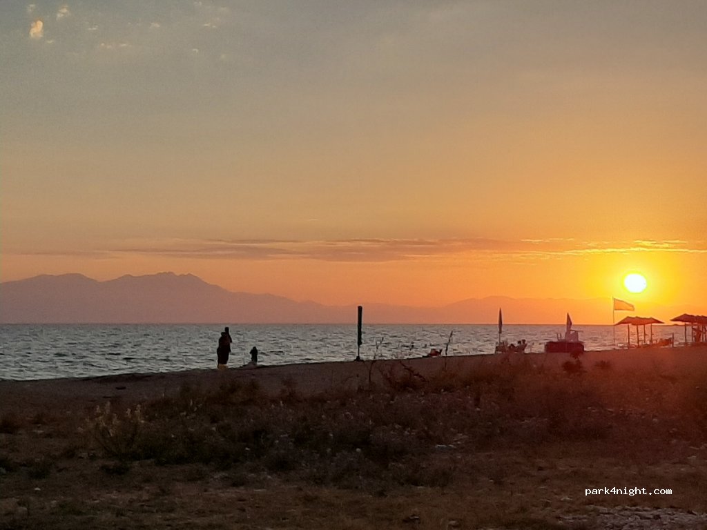 (632 00) Paralia Dionisiou - 29 Leoforos 4i — foto