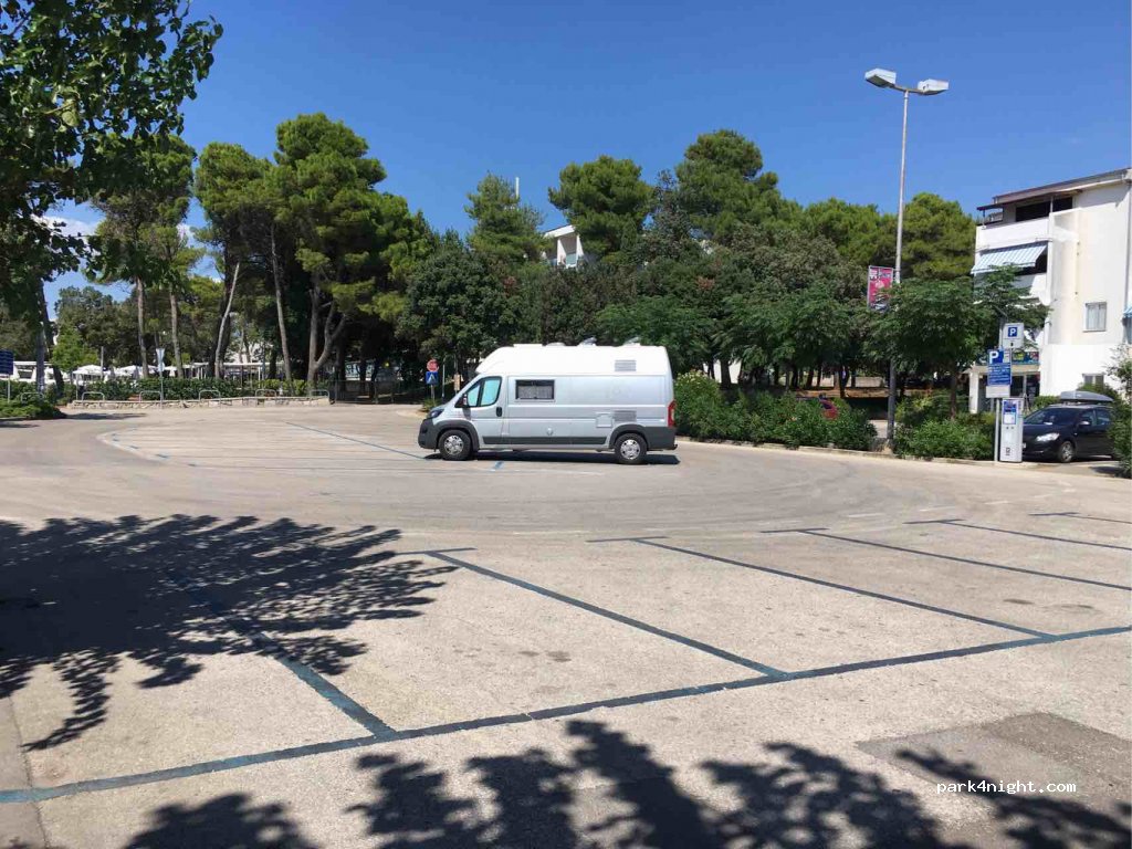 (51521) Punat - 2 Ulica pod Topol — foto