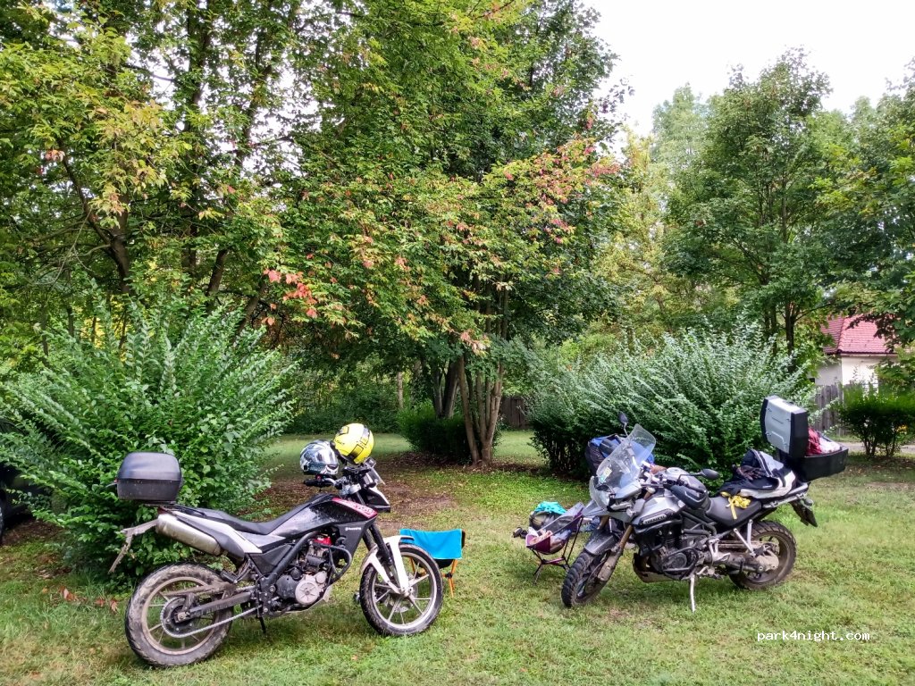 Fényes Fürdő és Camping — foto