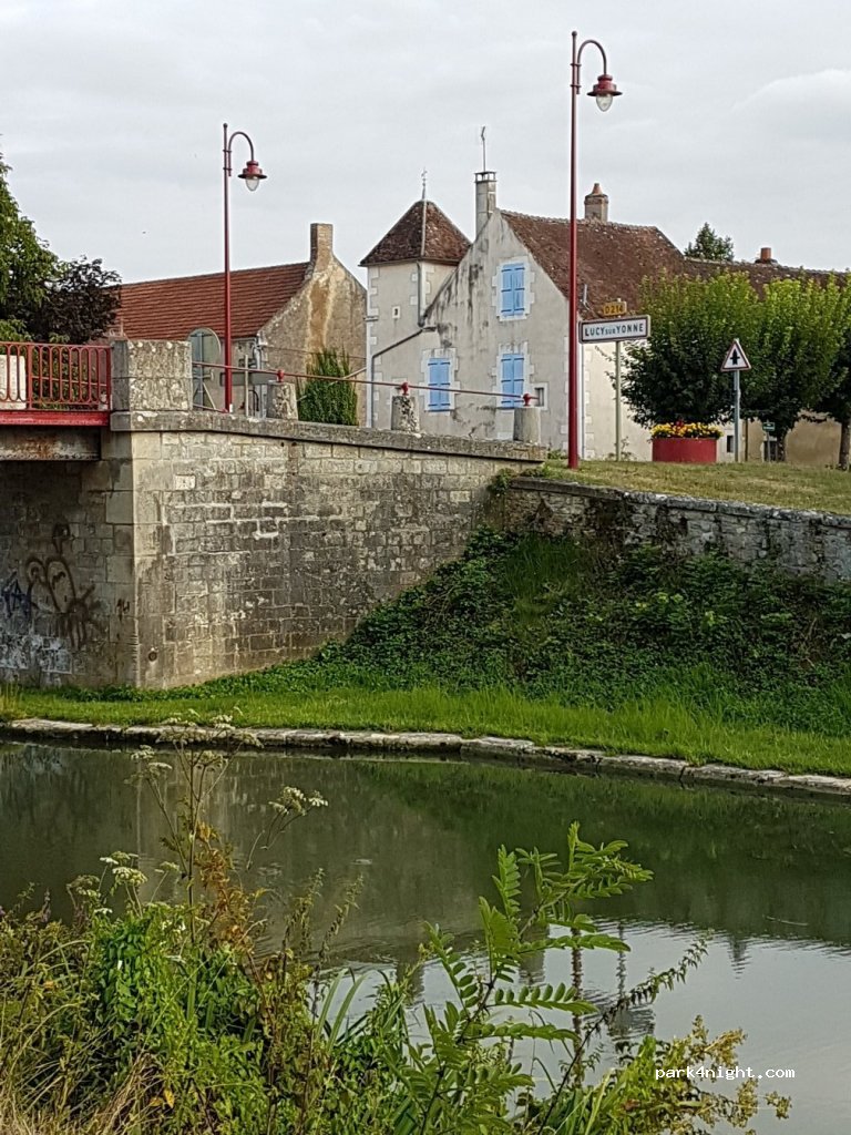 (89480) Lucy-sur-Yonne - D214 — foto
