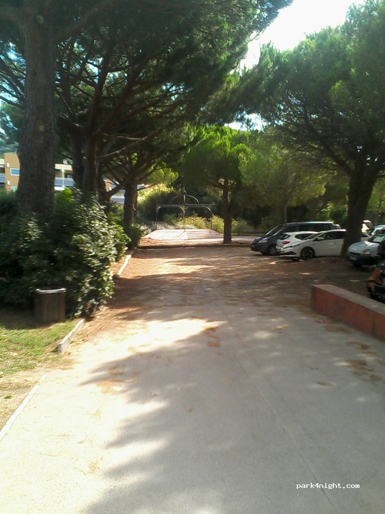 (83980) Le Lavandou - 6 Avenue Van Rysselberghe — foto
