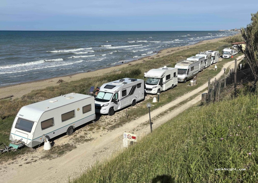 Area sosta camper Villaggio La Torre — foto 5