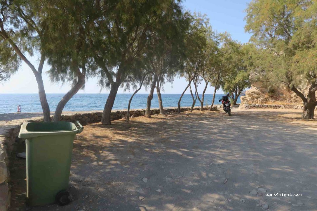 (811 03) Lesvos - Unnamed Road — foto 2