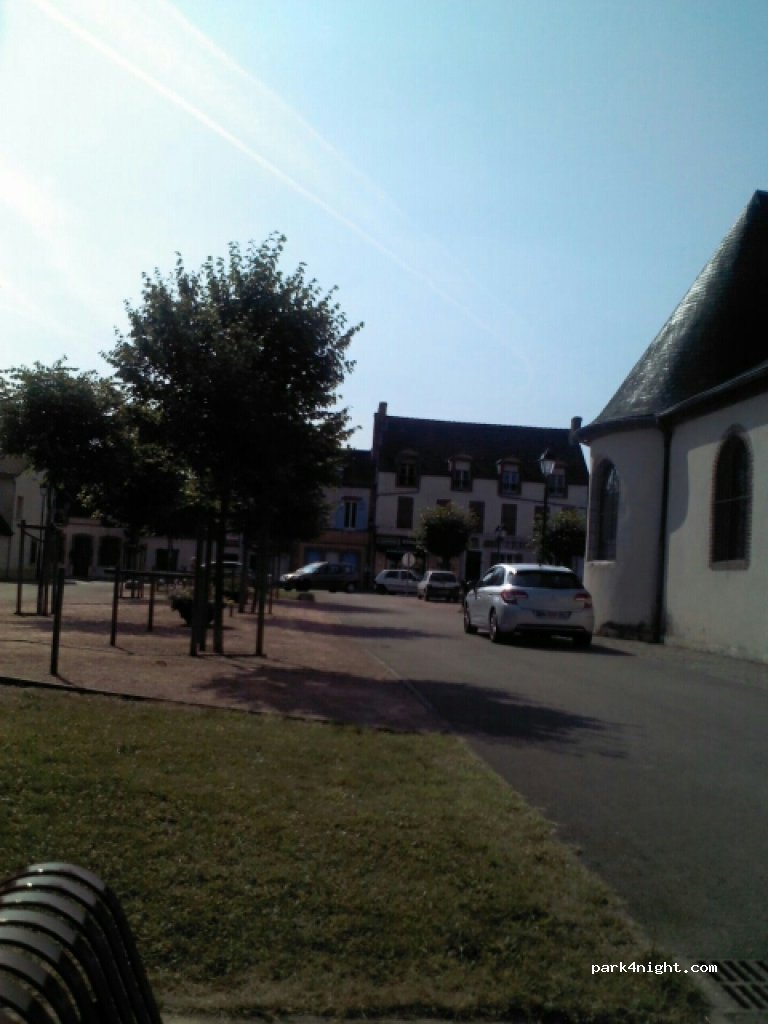 (45230) La Bussière - Place de l'Église — foto