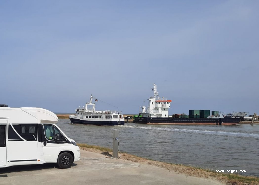Wohnmobilstellplatz an der Mole | Harlesiel — foto