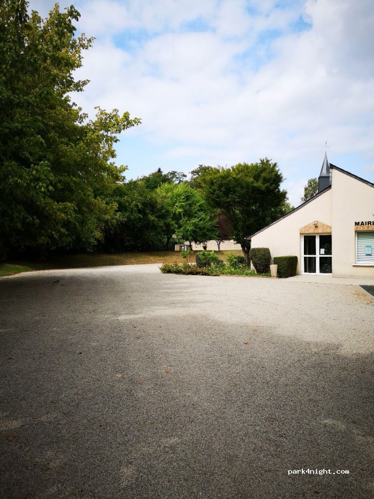 (72270) Dureil - Place Rouillon-Frin — foto 3