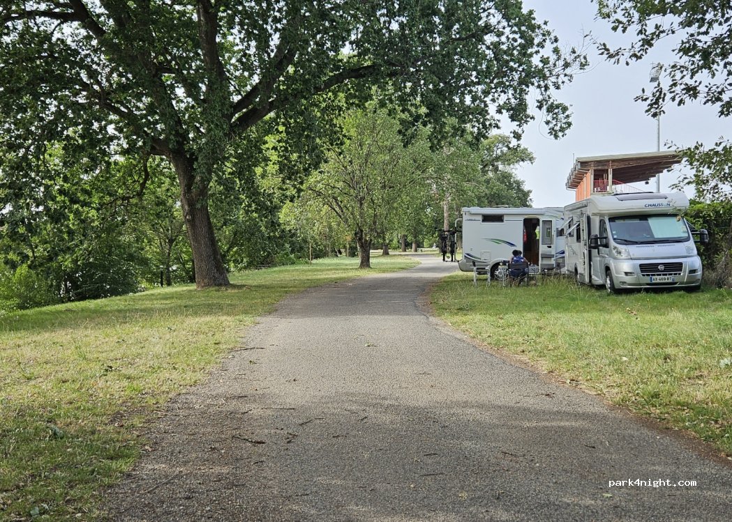 (31190) Auterive - 981 Allée Grande Allée du Ramier — foto