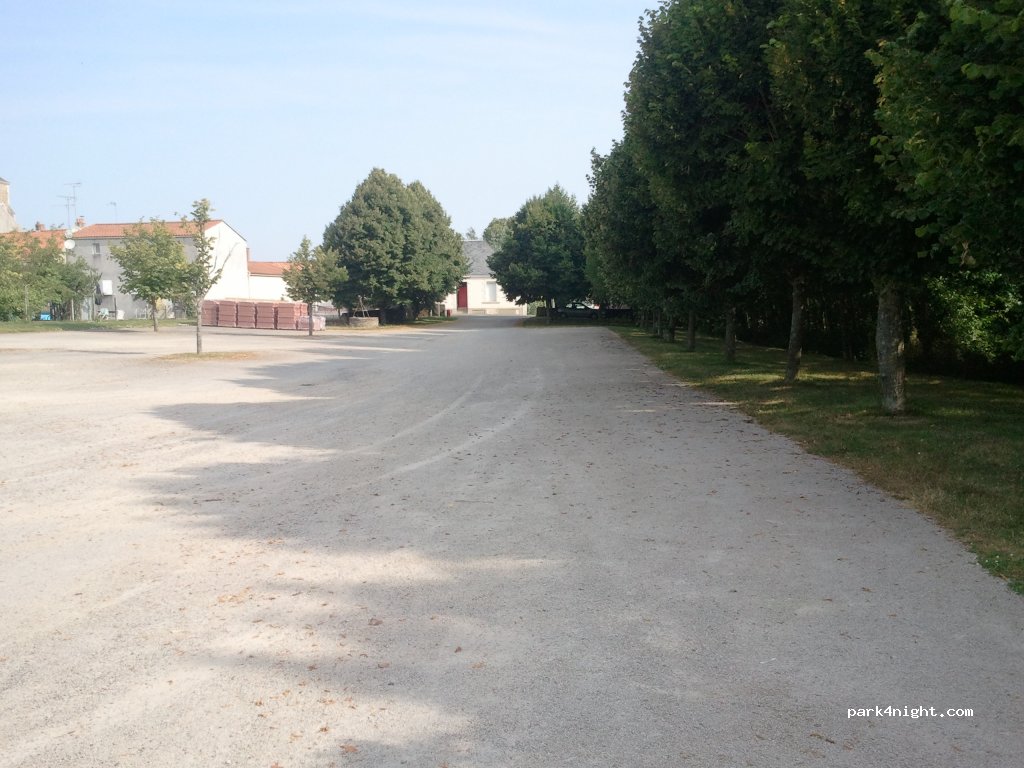 (85150) La Mothe-Achard - Place Henri Buton — foto