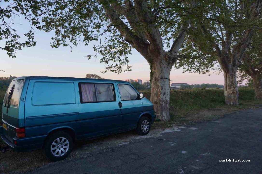 (13200) Arles - 15 Quai de la Gabelle — foto 2
