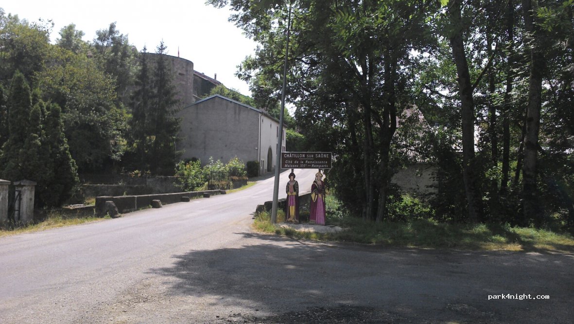 (88410) Châtillon-sur-Saône - Rue Grande Rue — foto