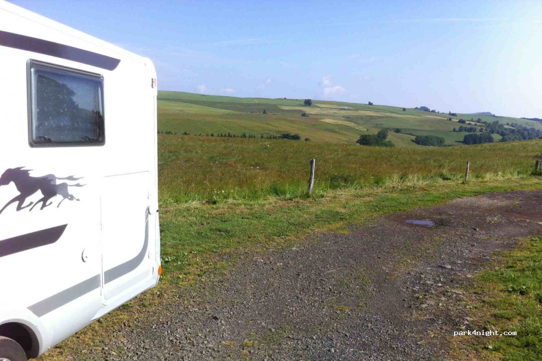 (63420) Saint-Alyre-ès-Montagne - D32 — foto